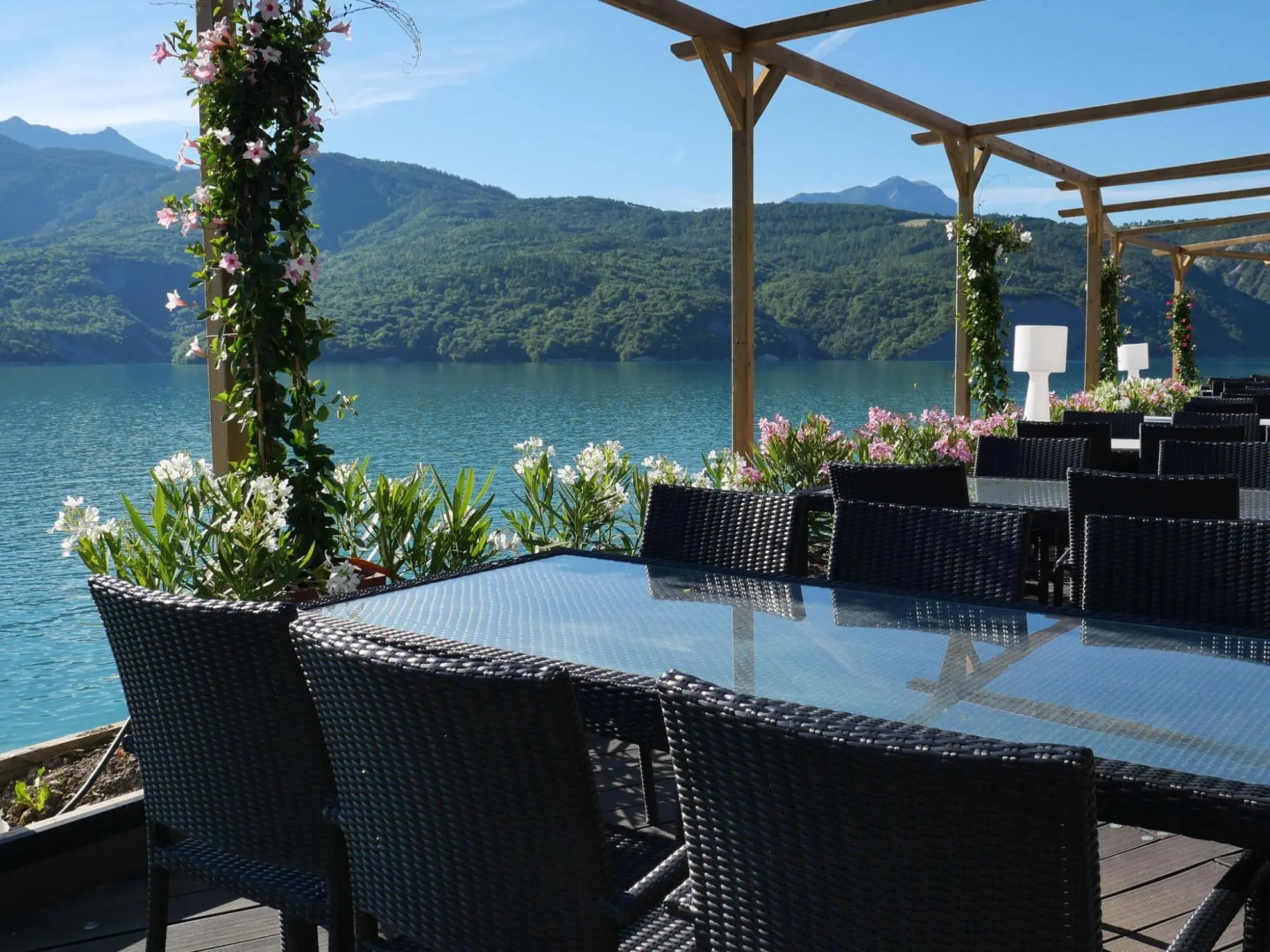Apartment by Lake Serre-poncon With Pool