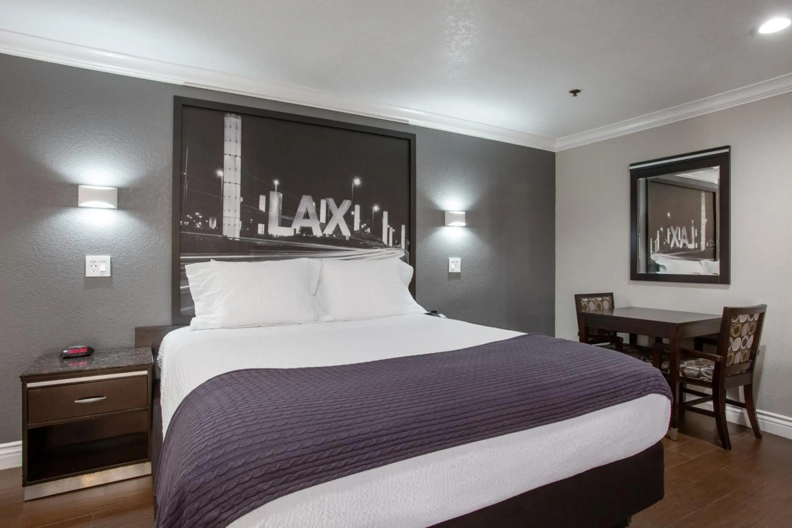 Elev8 Hotel Los Angeles LAX