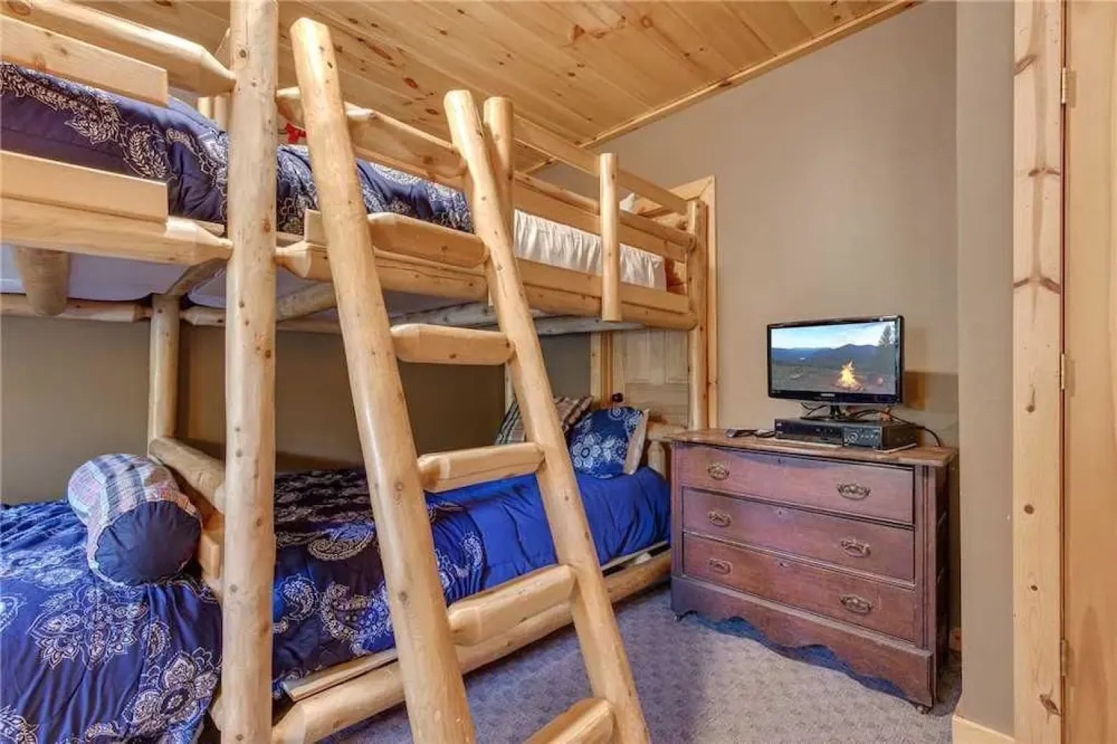 Stonebrook Lodge - Four Bedroom Cabin