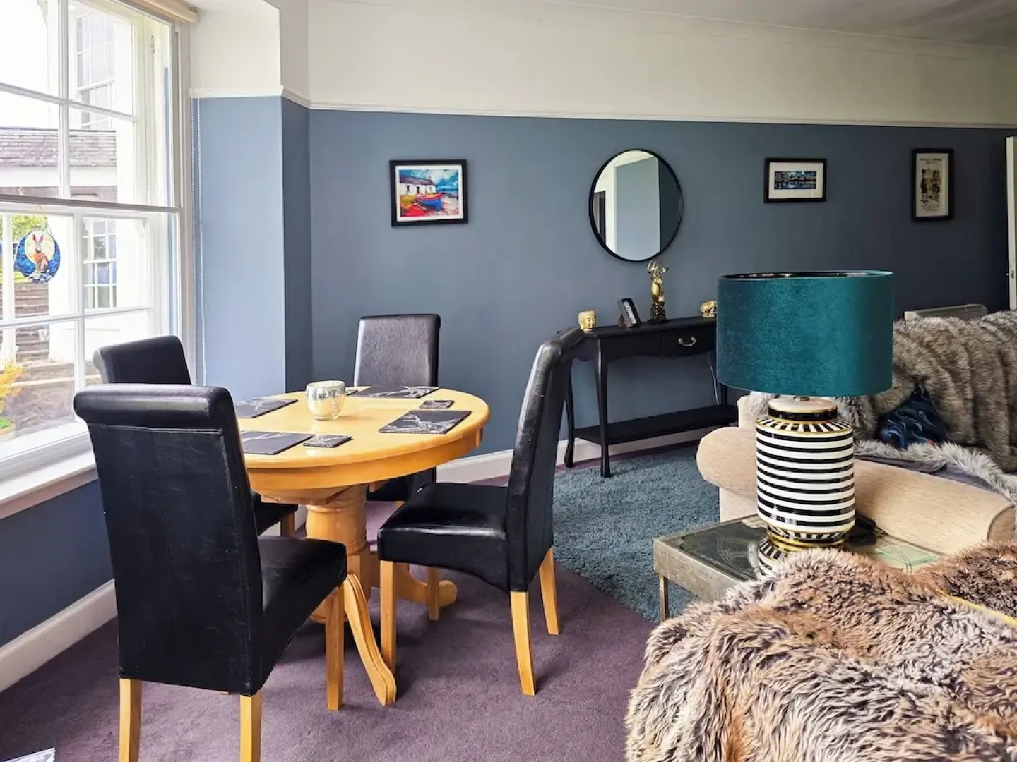 2 Bed House - Sleeps 4 - Pets - Parking - Wifi