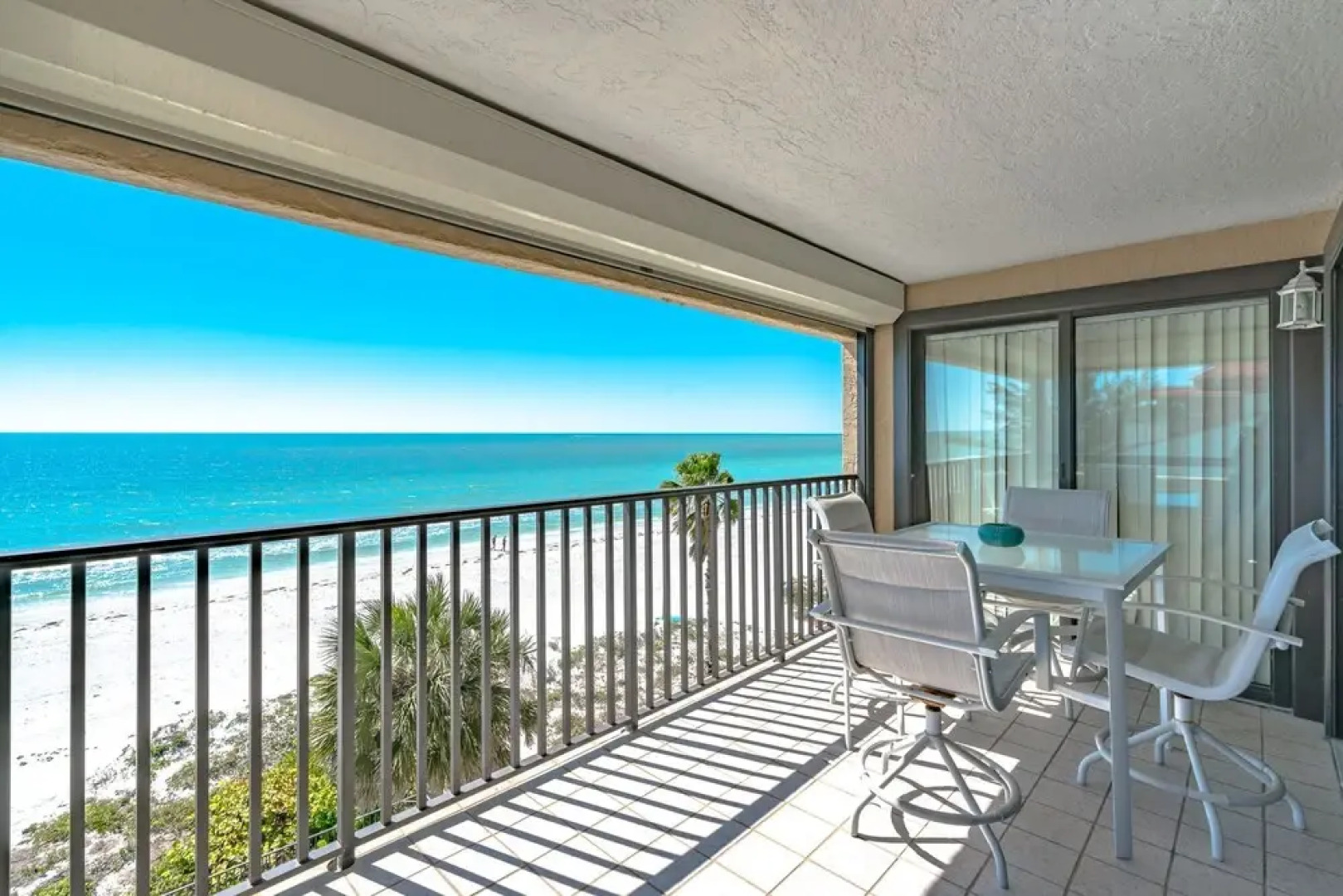 Shorehouse 401 by Vtrips