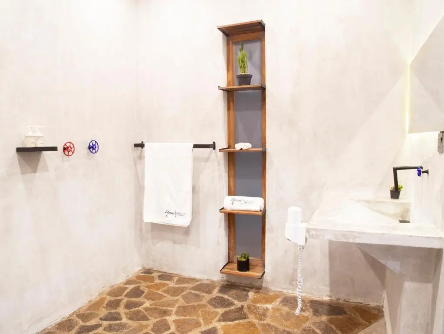 Flores Passport House