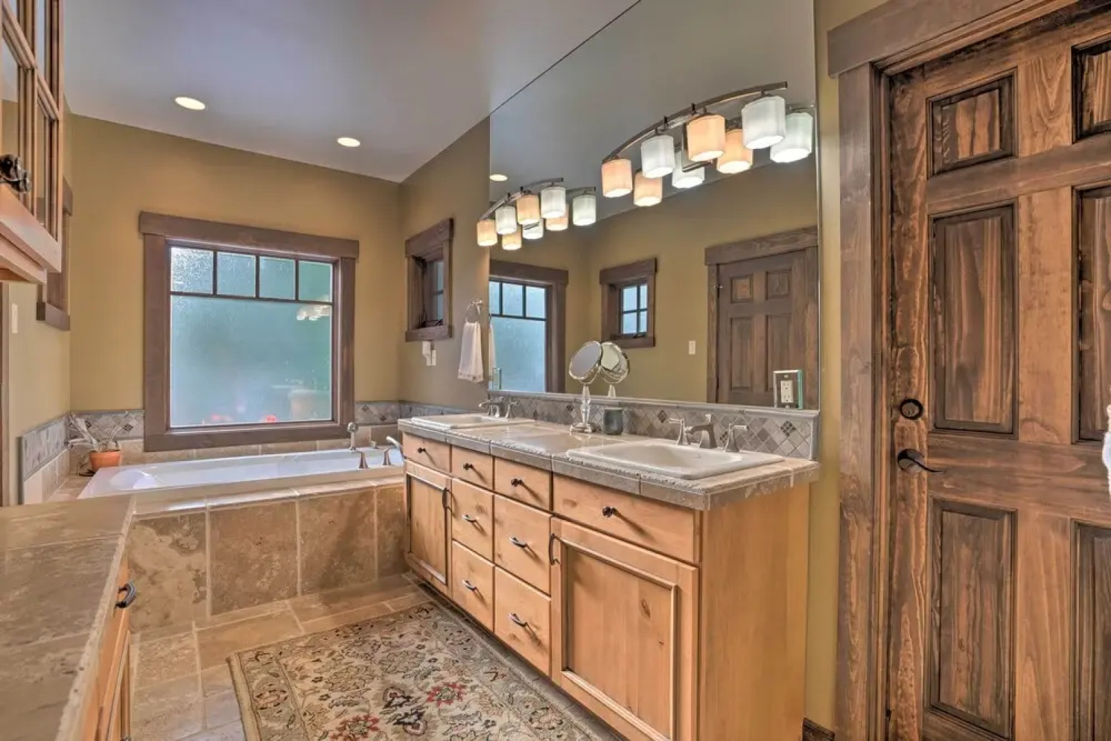 Luxurious Getaway w/ Hot Tub in Suncadia Resort!