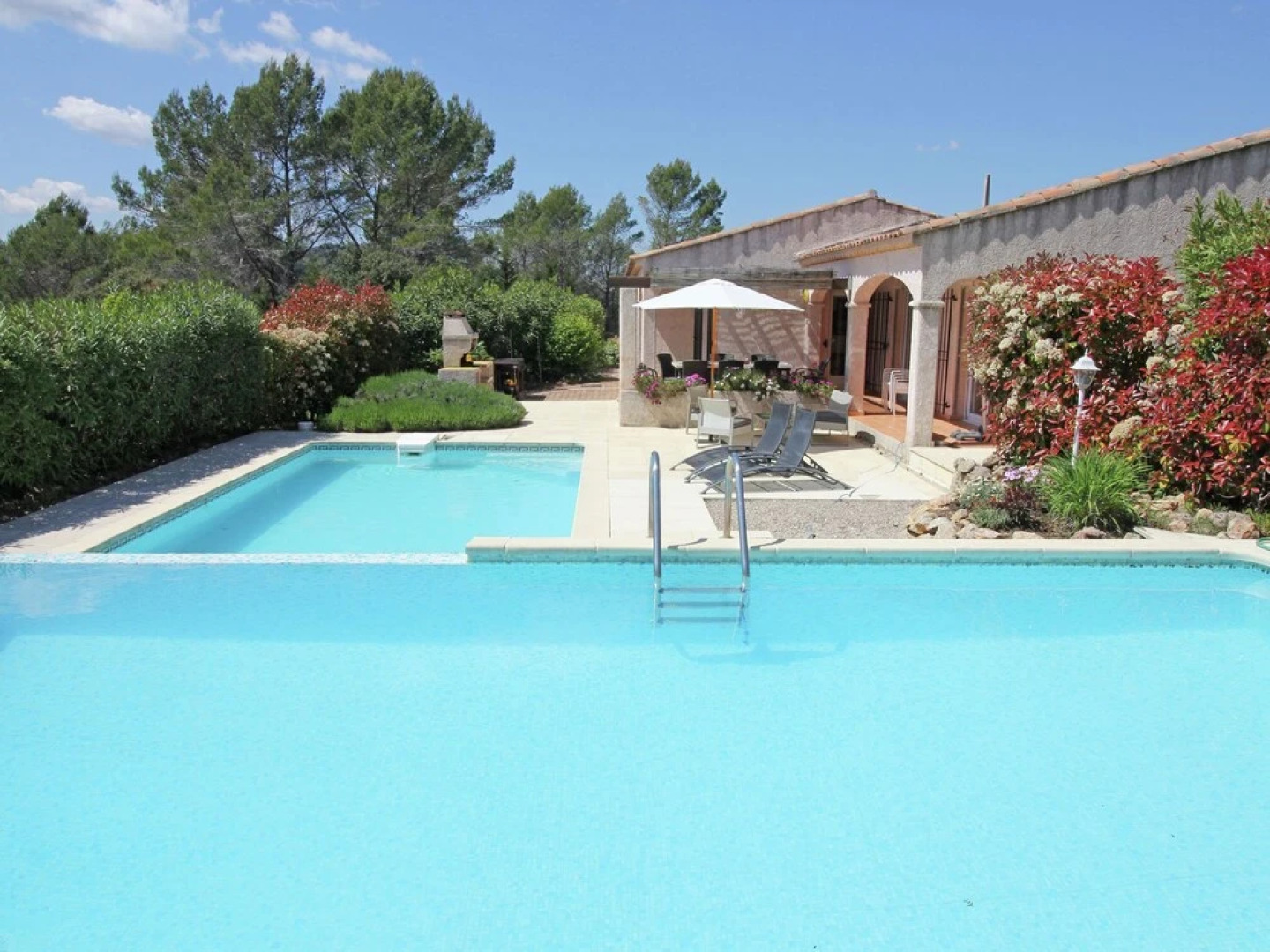 Gorgeous Villa in Bagnols-en-Foret with Swimming Pool