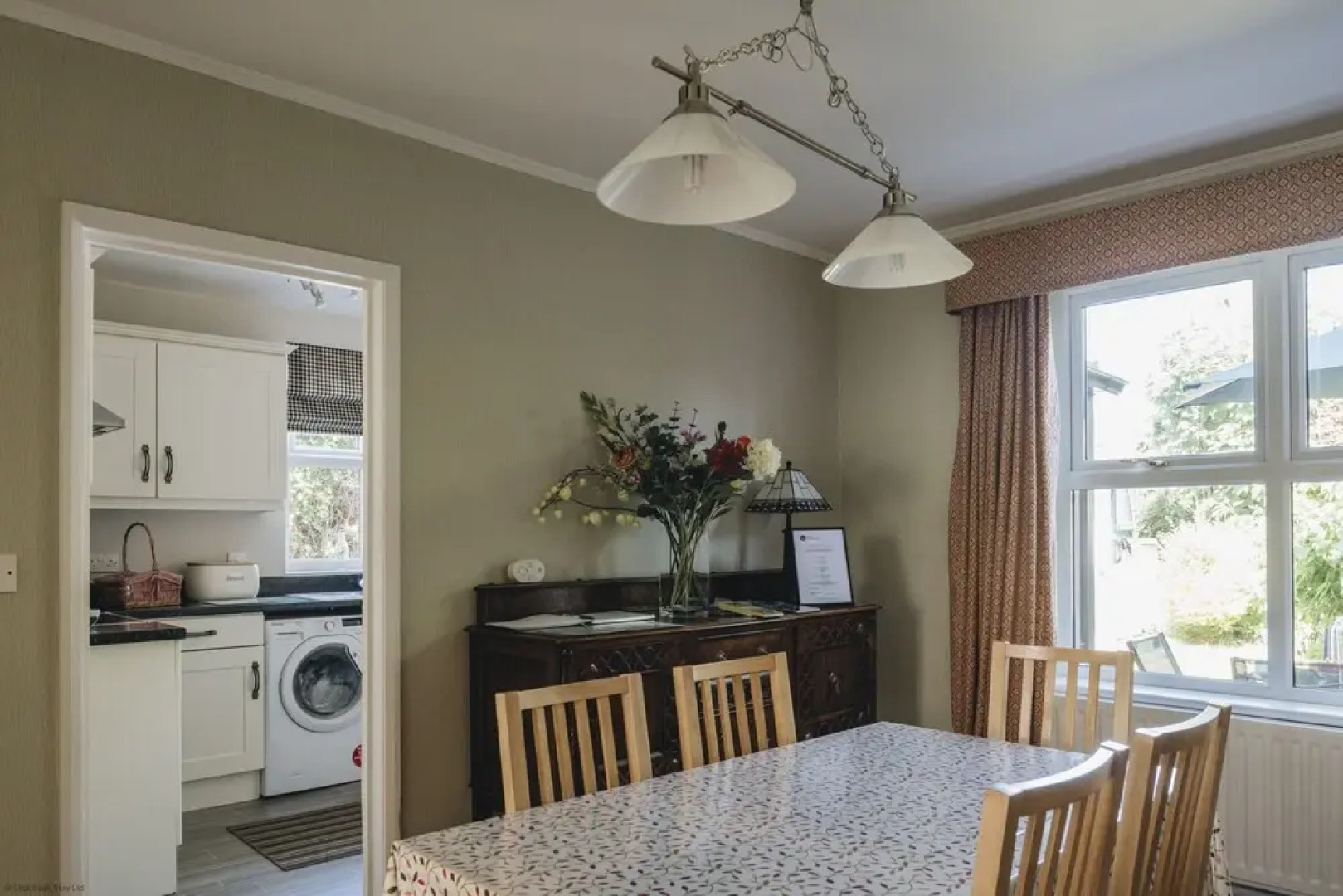 Portrush - Hope Cottage - sleeps 5 guests  in 3 bedrooms