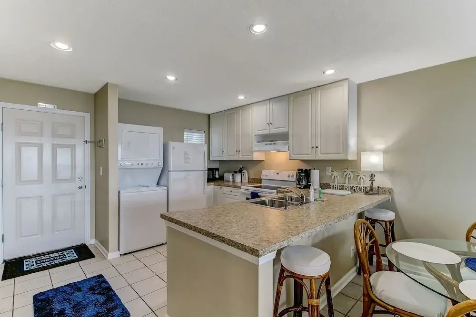 Coral Sands 102 2 Br condo by RedAwning