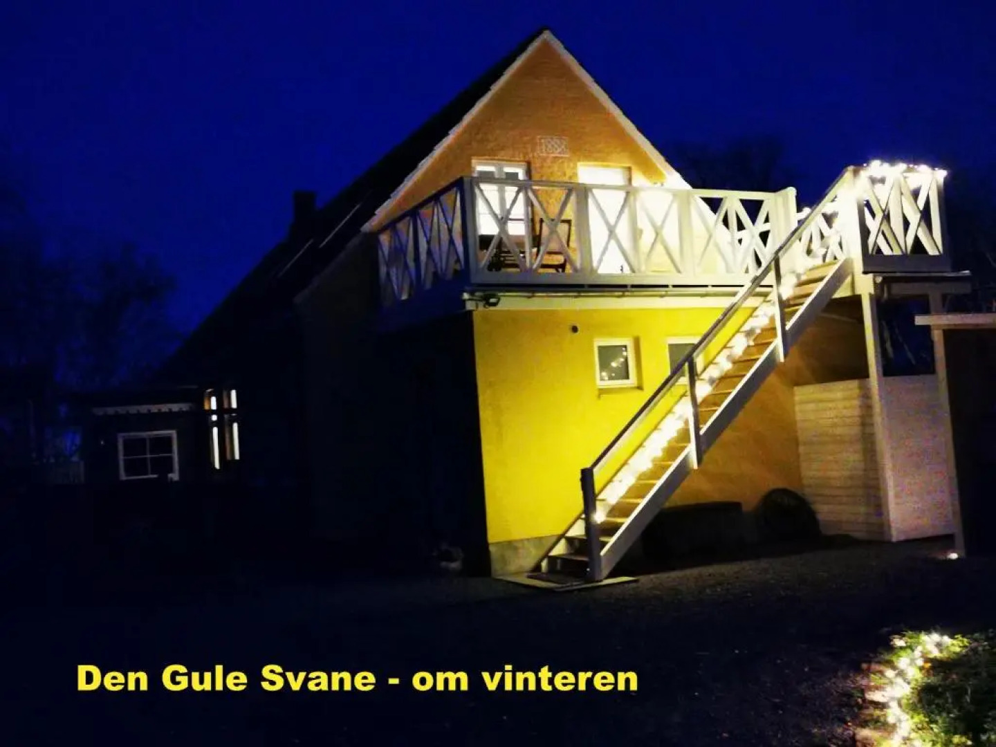 The 'Loft' Apartment- "Den Gule Svane" Guest House - near Rønne & Beach