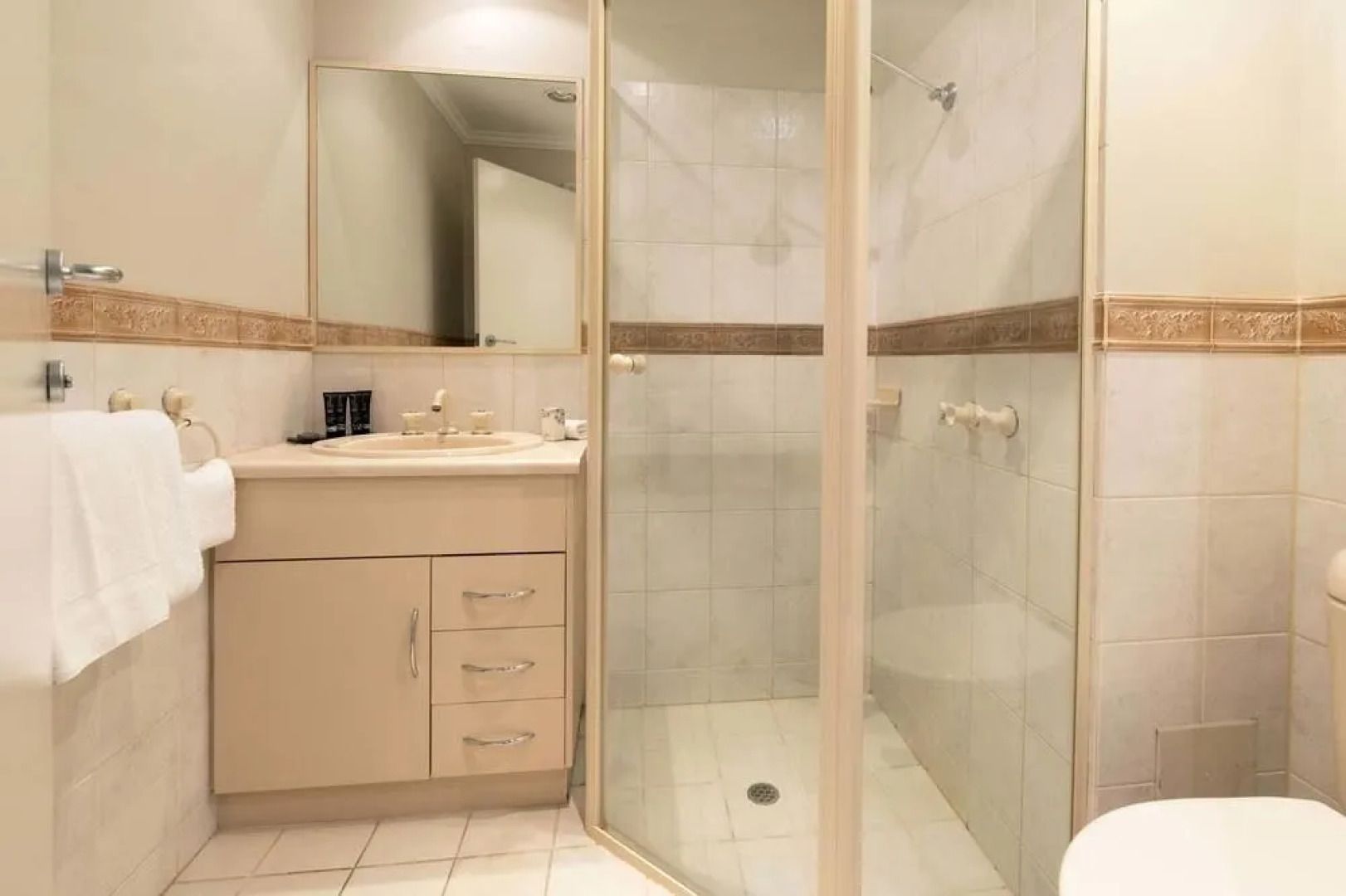 Pacific International Apartments Adelaide