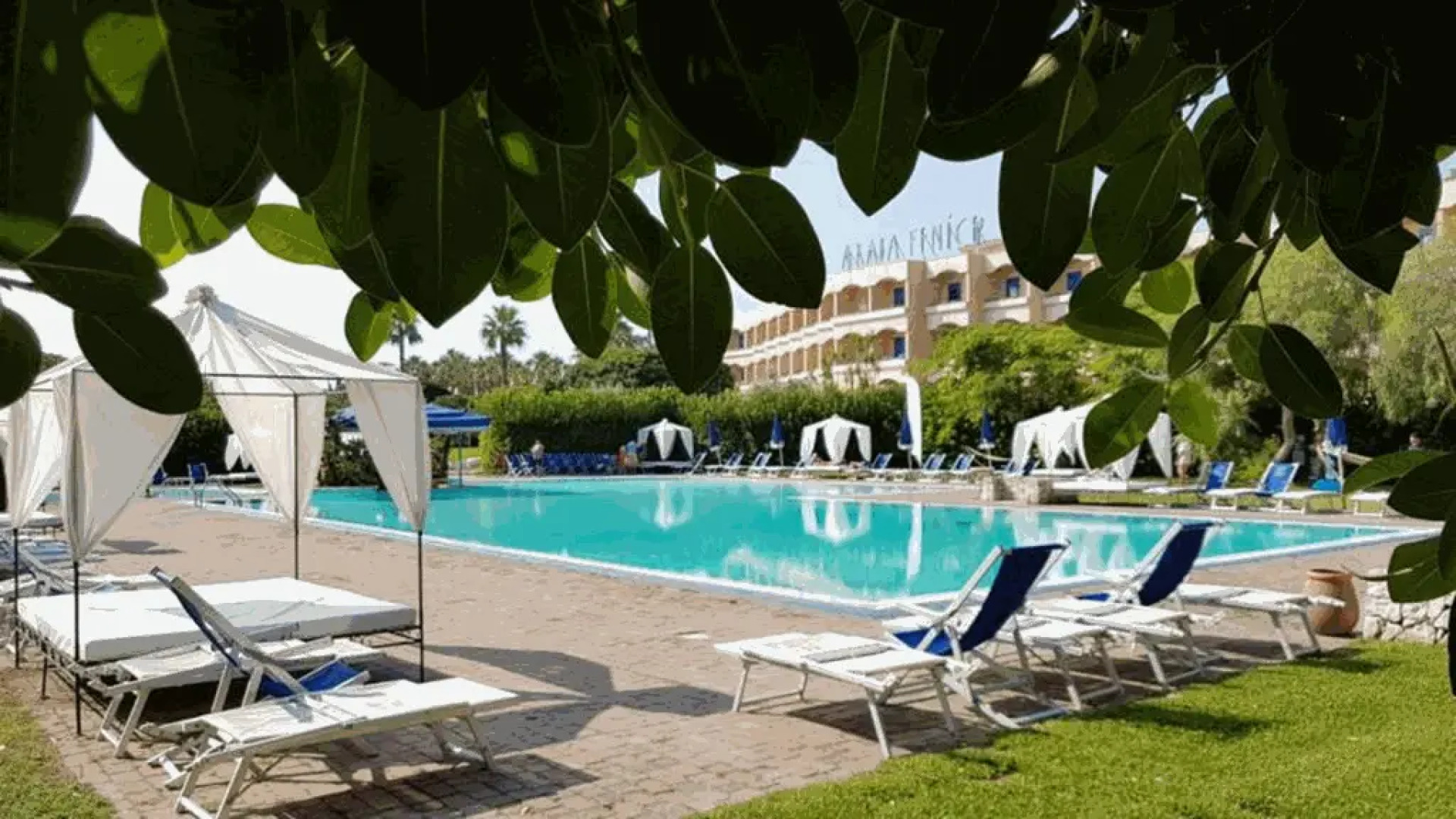 Araba Fenice Village