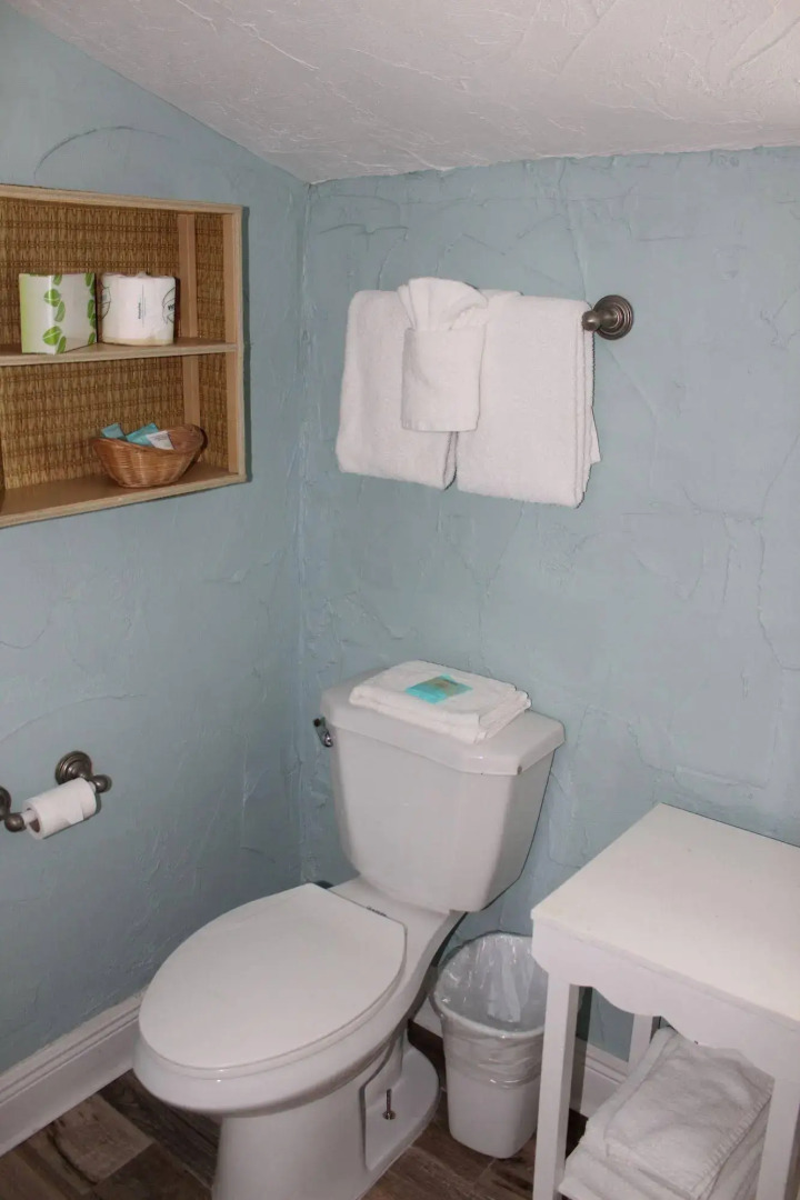 Shoreline Suites & Cabana Cottages