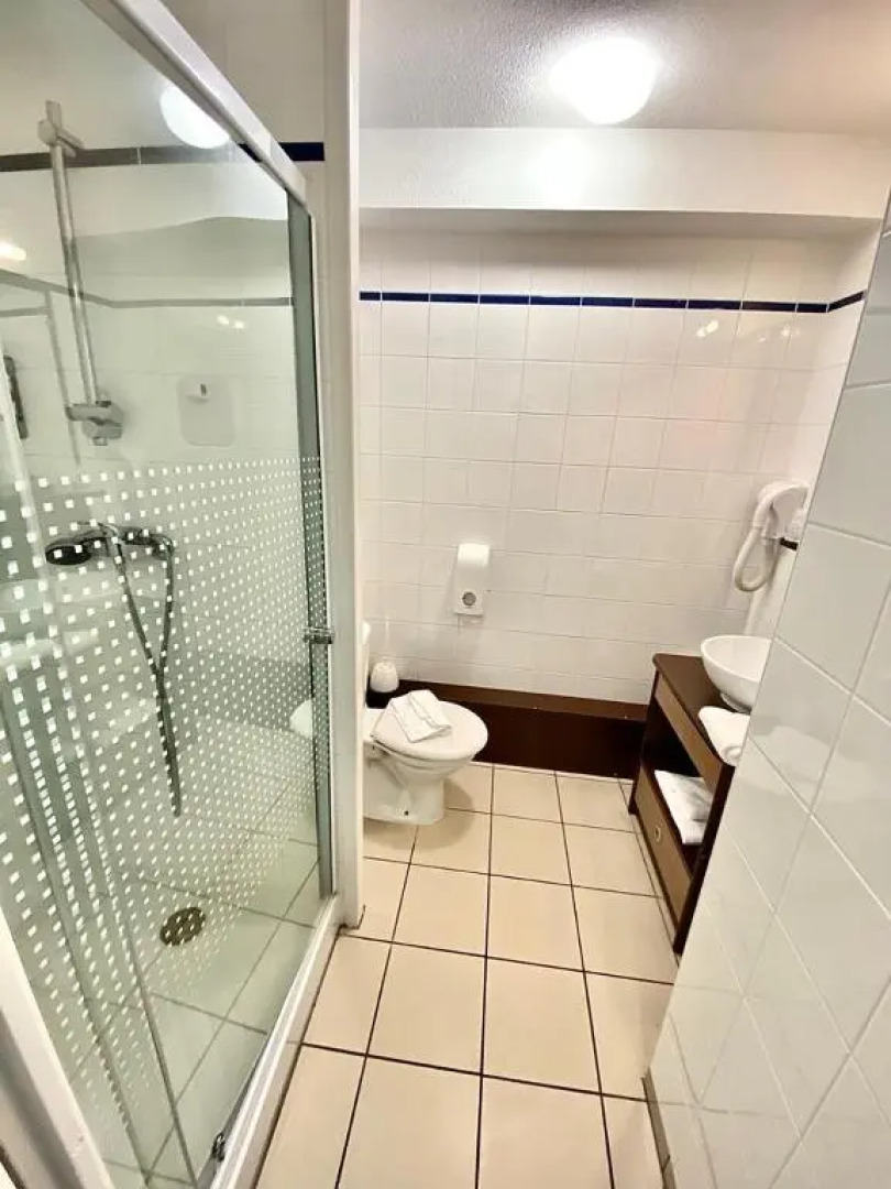 Studio meublé avec parking idéalement placé