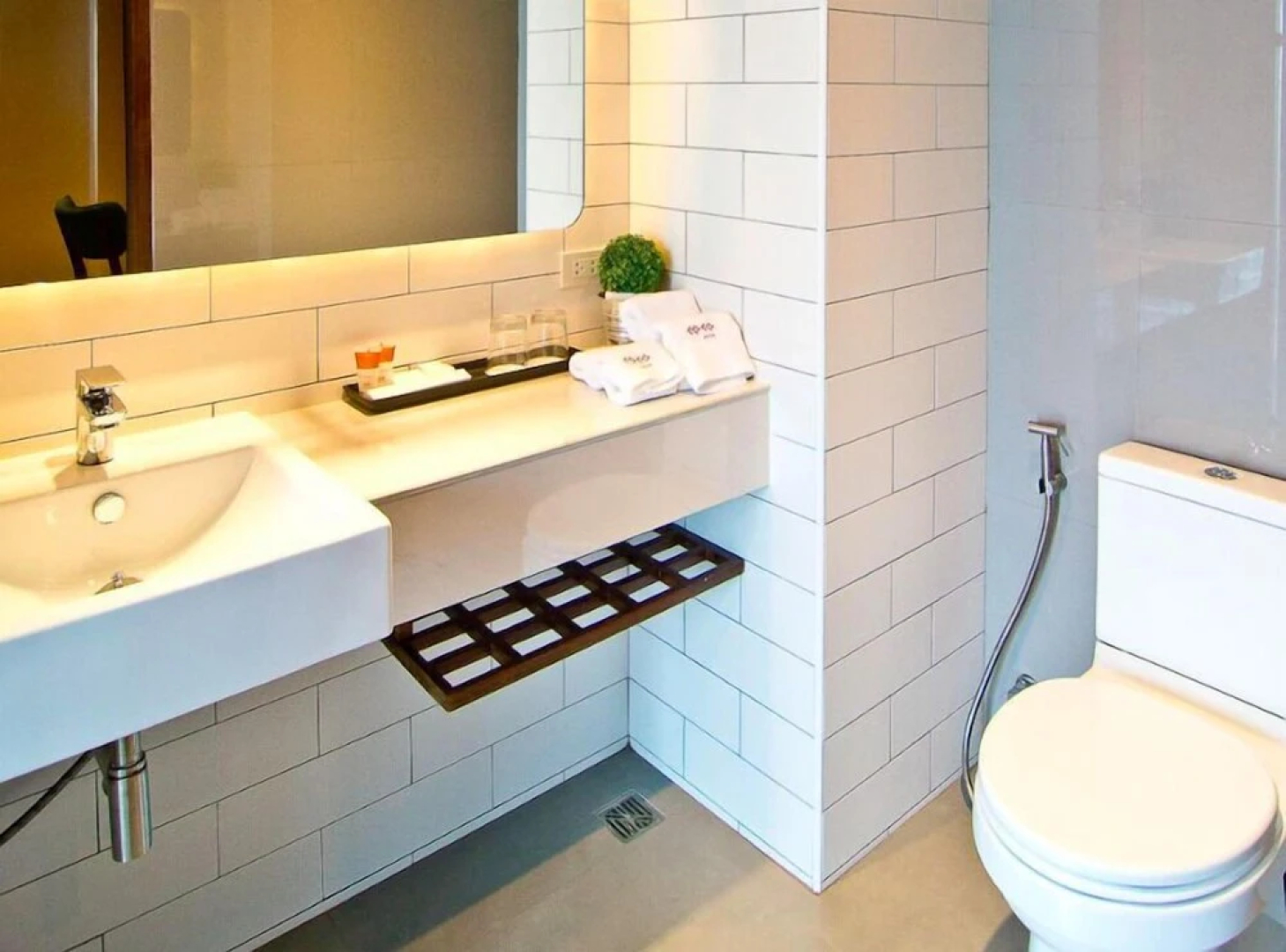 RedDoorz Premium Coco Hotel