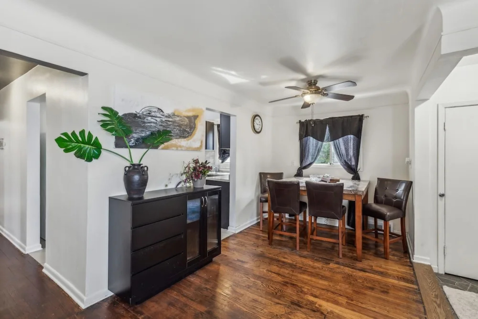 Queen G2 Mansion 3 Bedroom Home by RedAwning