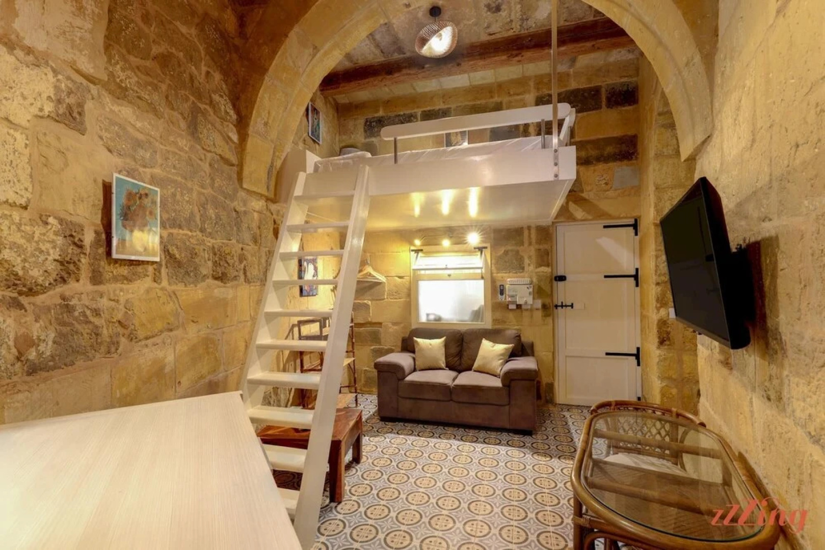 Deluxe Studio in a 900 yr old Luxury Home - 1