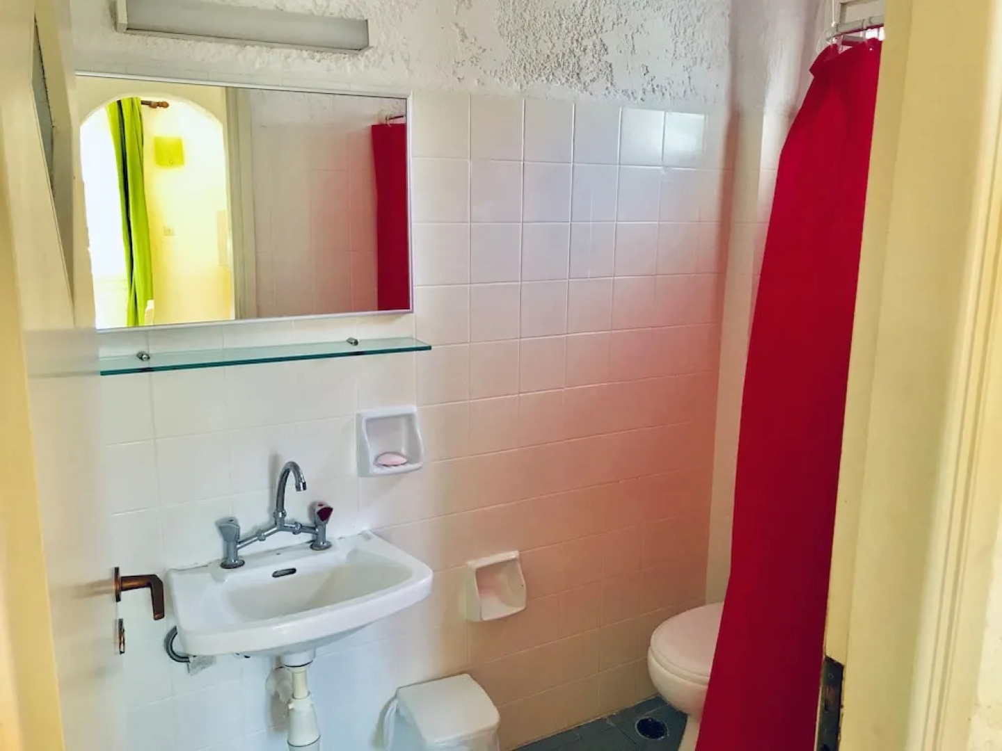 Semiramis Piskopiano by Checkin