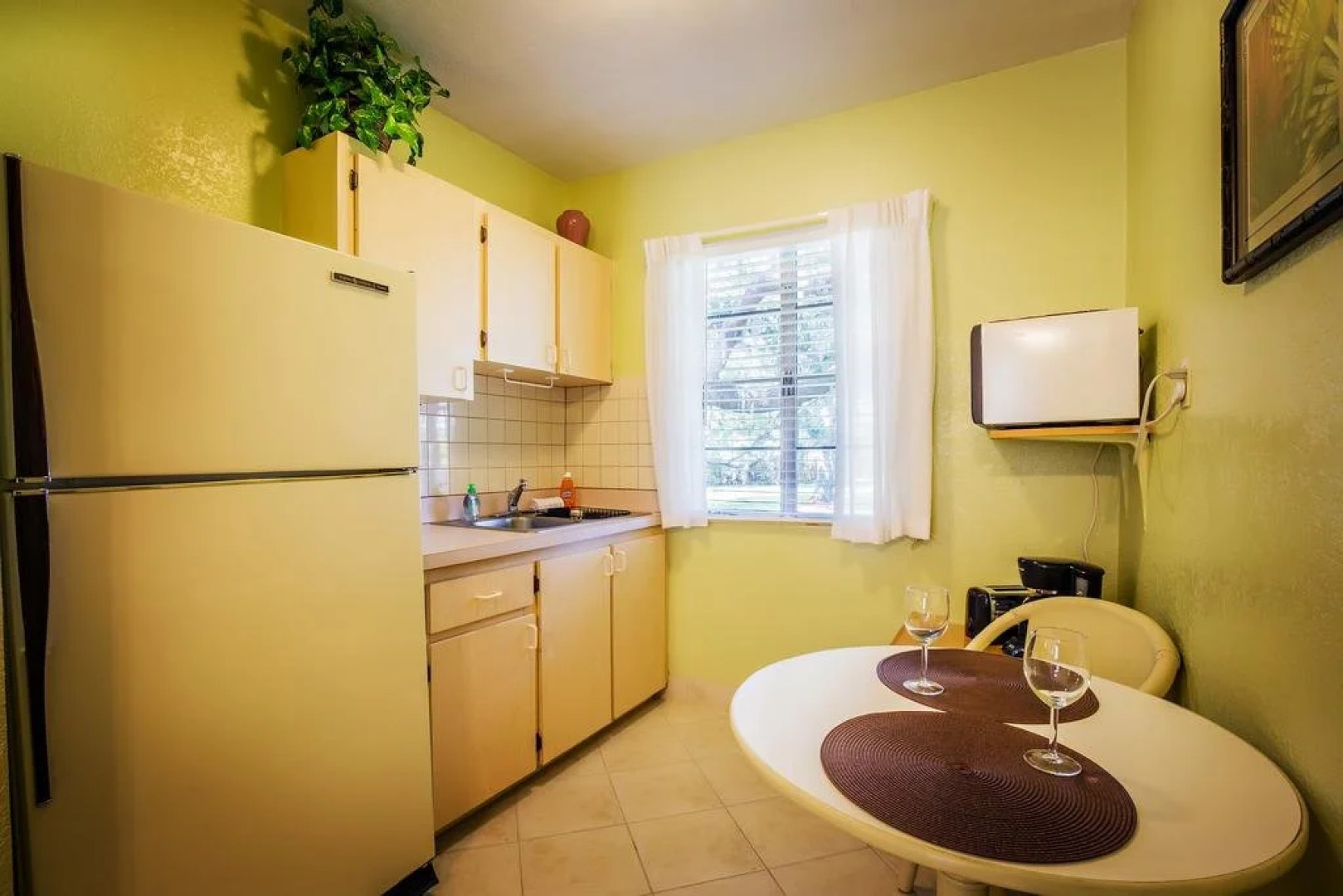 Mar Bay Motel &Suites