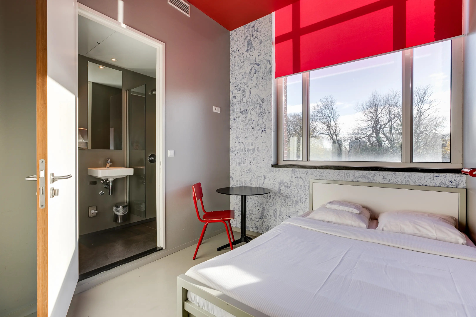 ClinkNOORD - Hostel