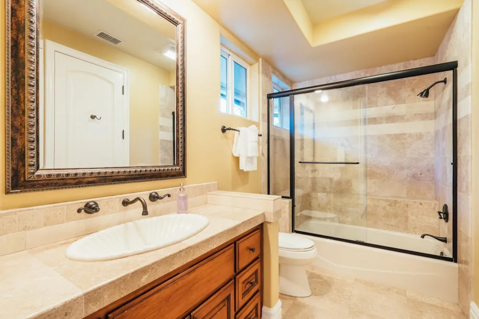 Oak Manor - Callaway