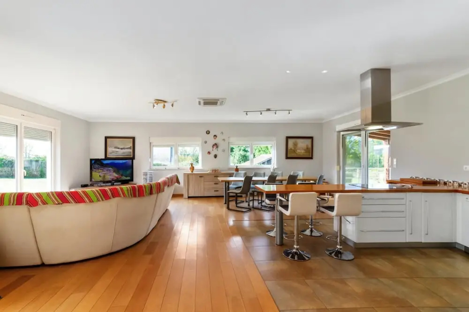 Villa With 4 Bedrooms in Prayssac, With Wonderful Mountain View, Priva