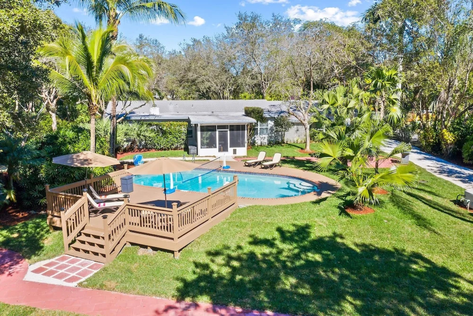 Spacious 8BR w/ Guesthouse + Pool & Tons of Games