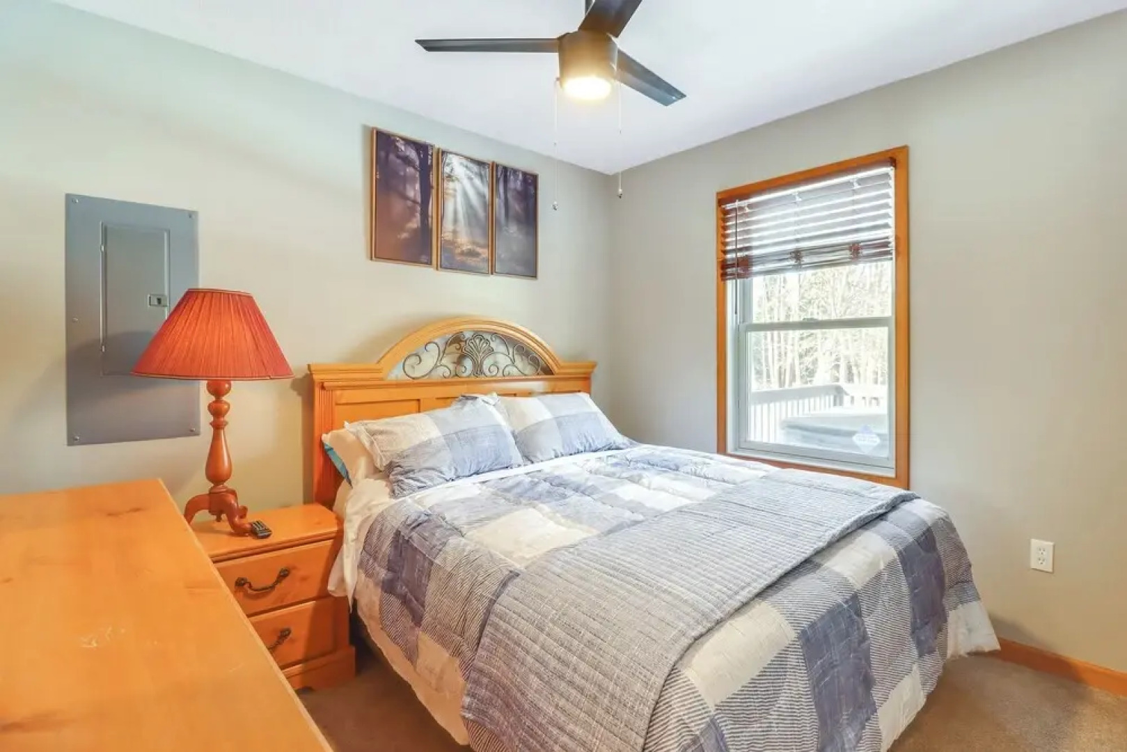 7 Mi to Big Boulder Mtn: Poconos Chalet w/ Hot Tub