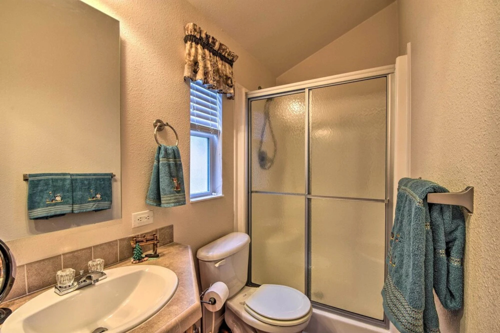 'the Cubs Den' Woodsy Highlands Home: Hike & Ski!