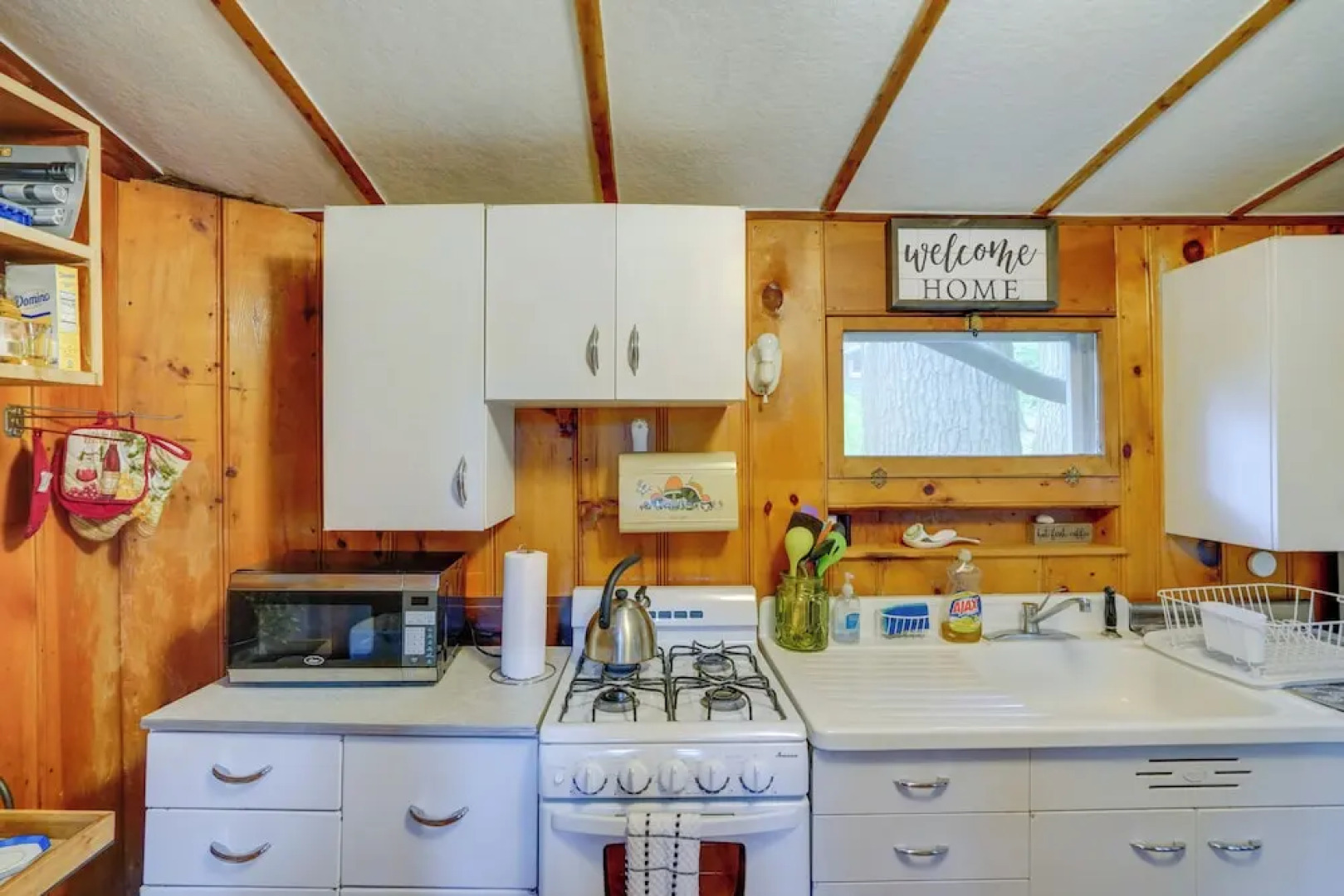 Rustic Berkshires Cottage at Lake Buel w/ Kayaks!