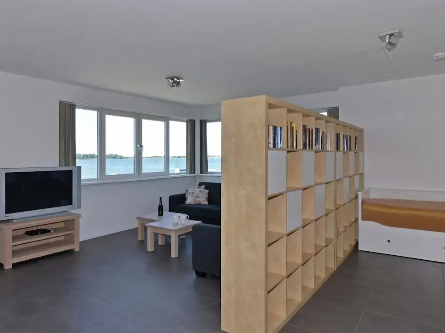 Exclusive Apartment on the Ground Floor Directly Located on the Water
