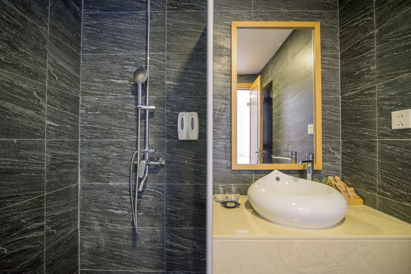 Seashore Hotel & Apartment