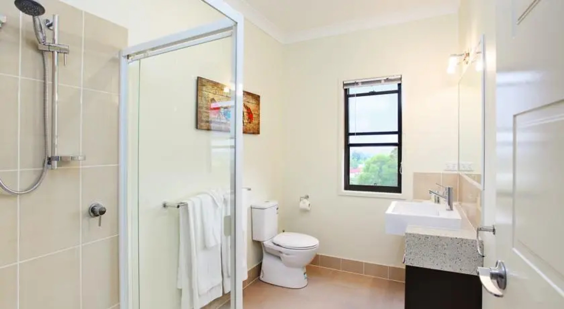 Mary Valley Views B + B