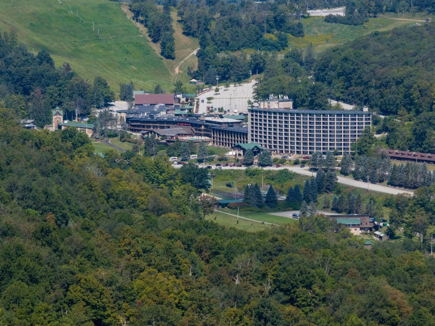 Seven Springs Meadowridge Pet Friendly 3 Bedroom Condo by RedAwning