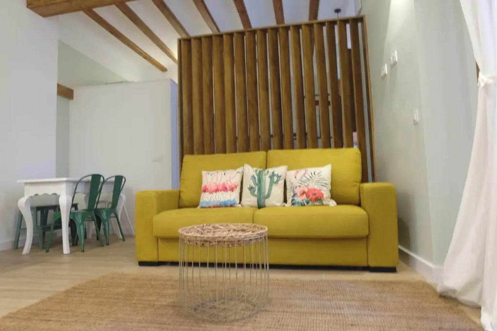 LA MOMA Apartments & Room