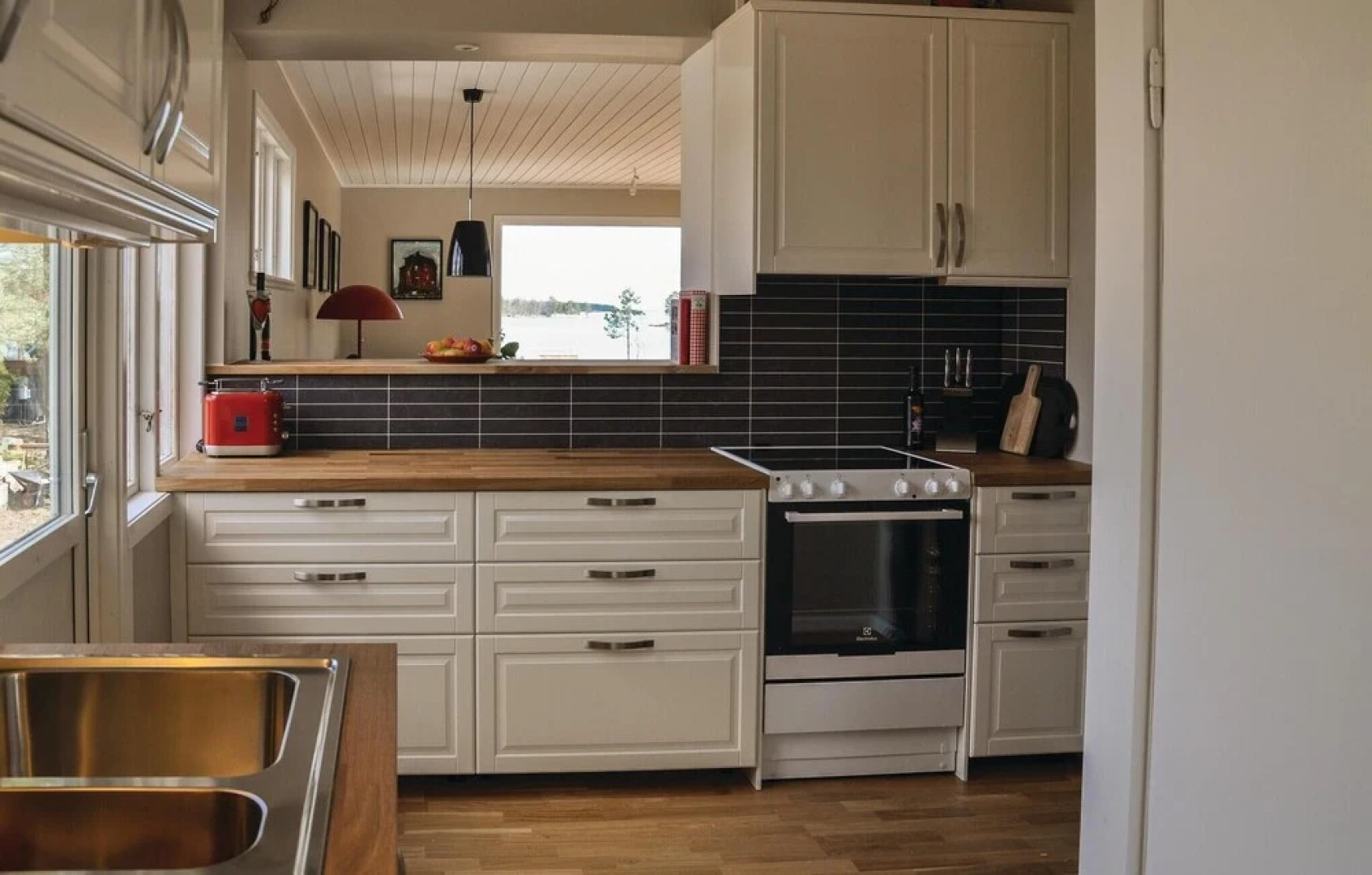 Beautiful Home in Rockneby With 4 Bedrooms and Wifi