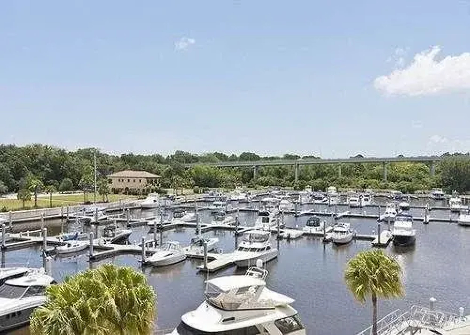 Yacht Harbor 470 4th floor 3 bedrooms condo by RedAwning