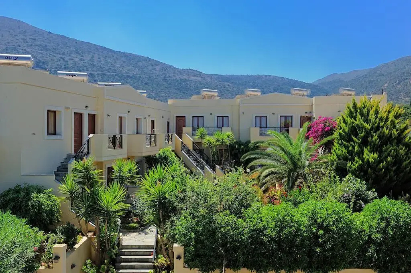 Maria Lambis Apartments