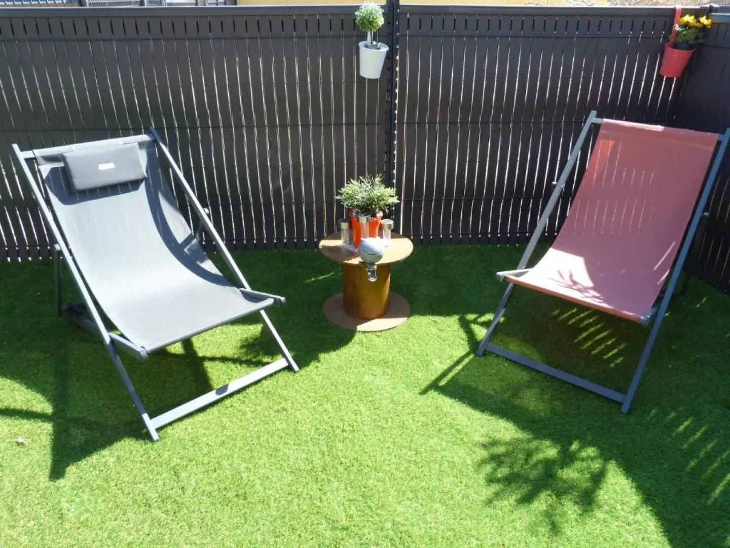 appart cosy avec son exterieur chaleureux,piscine et parking prive