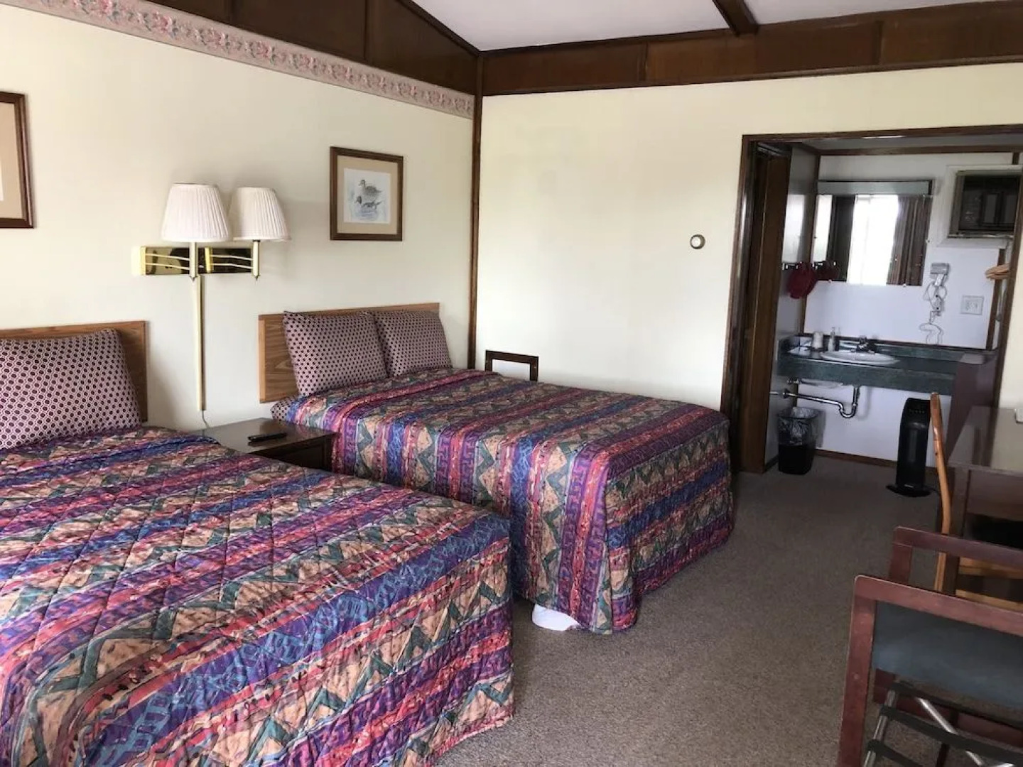 Edge O The Woods Motel