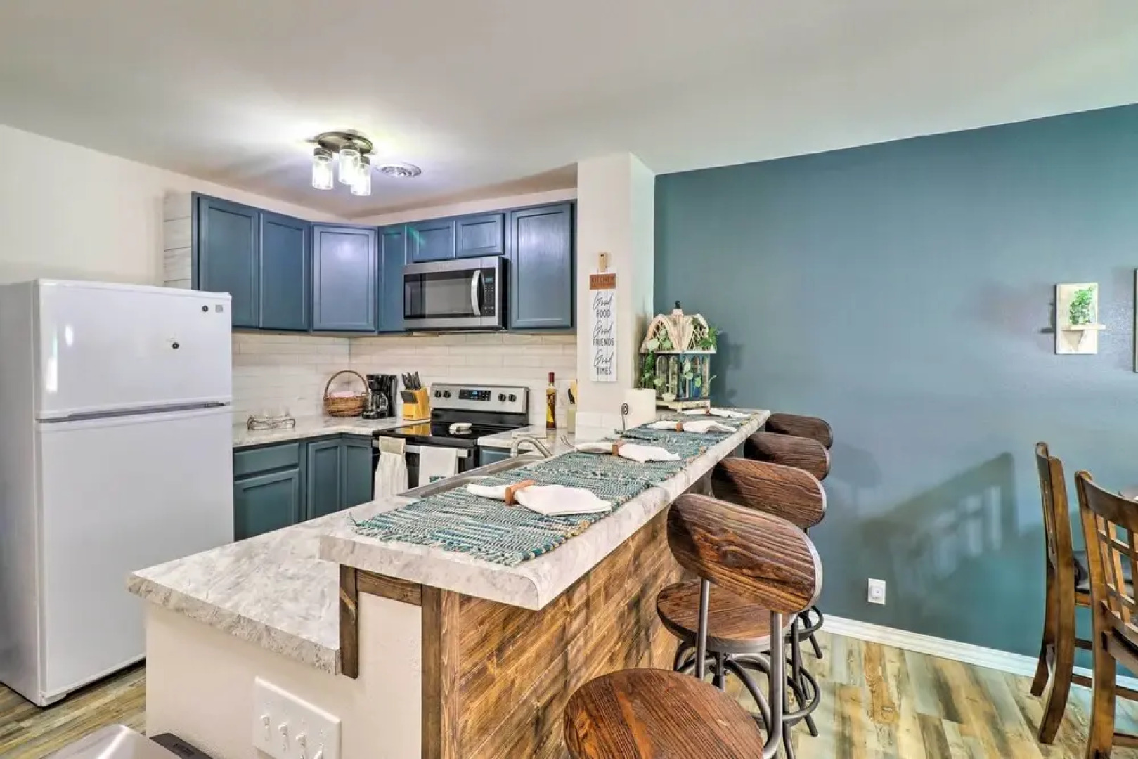 Fairfield Bay Condo w/ Patio < 5 Mi to Lake!