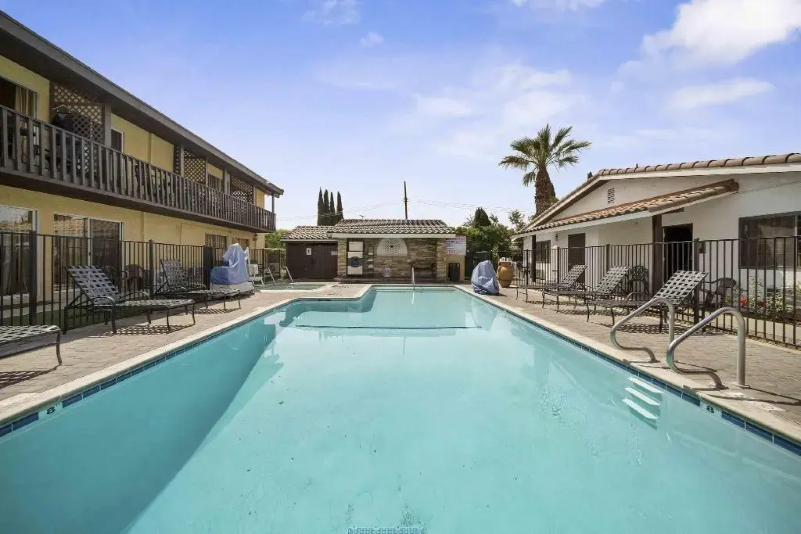 Lemon Tree Hotel & Suites Anaheim