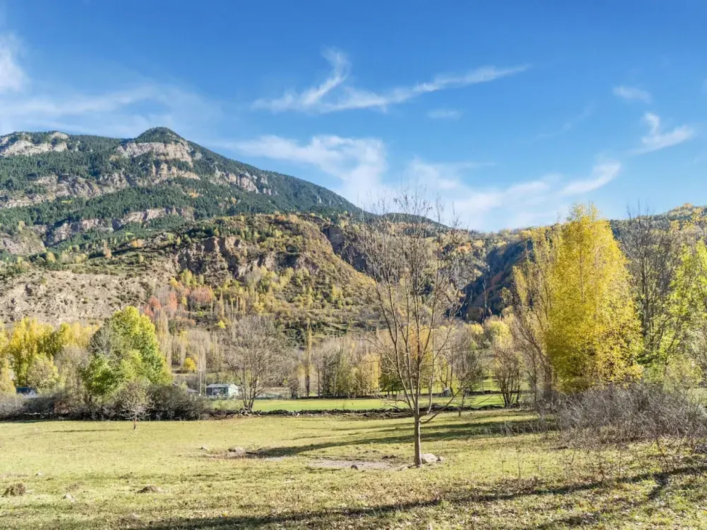 Stone Home in Benasque Near Scenic Lake