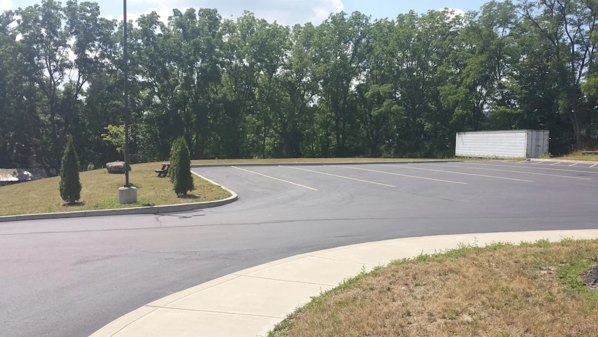 Paradise Inn & Suites