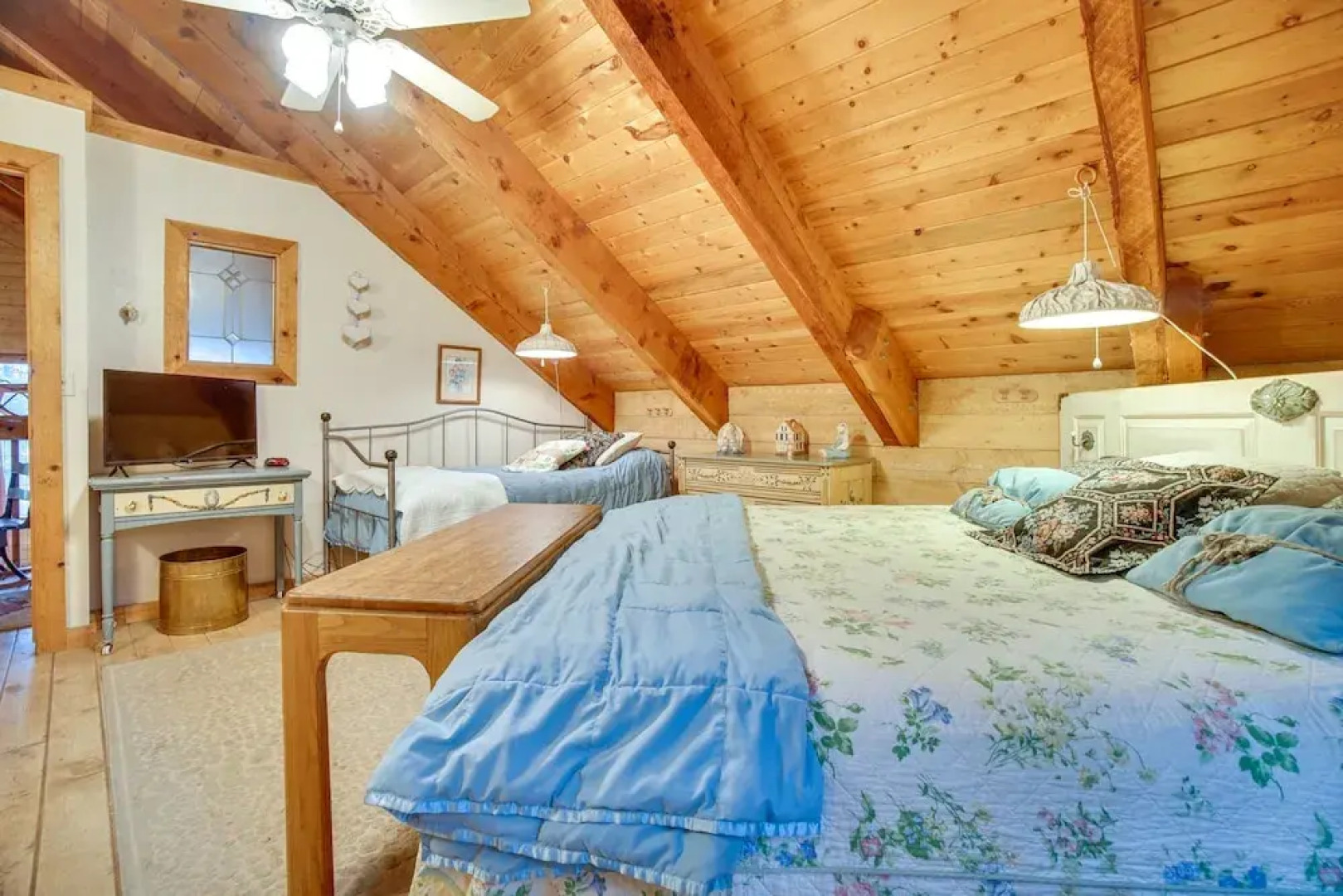 Tree-lined Mccall Cabin: Walk to Payette River!