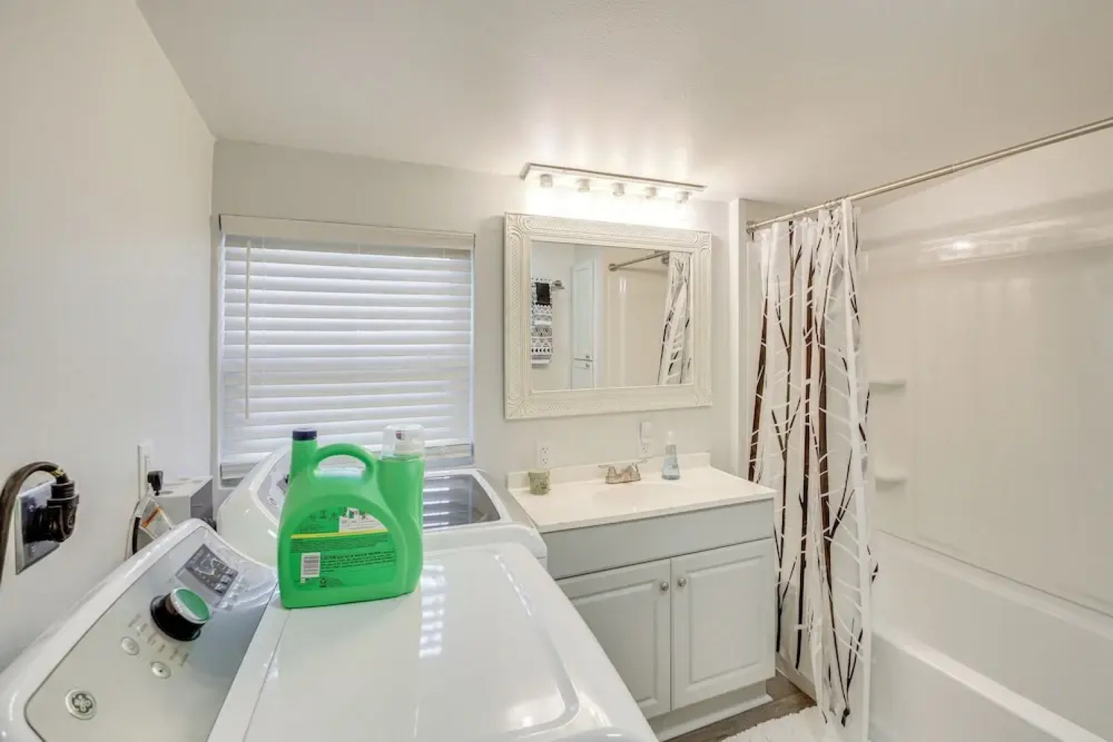 Lakefront Escape w/ Boat Docks in Hot Springs!