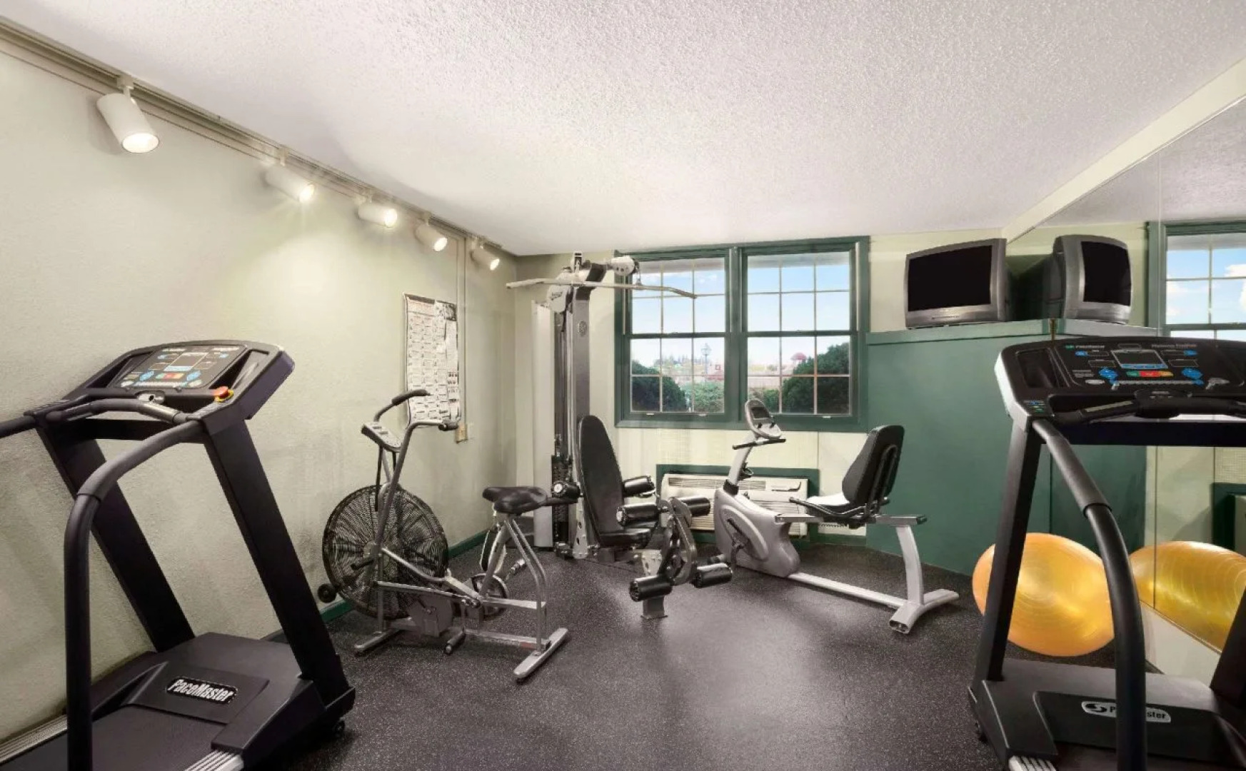 Ramada Williamsburg and Wasserbahn Waterpark