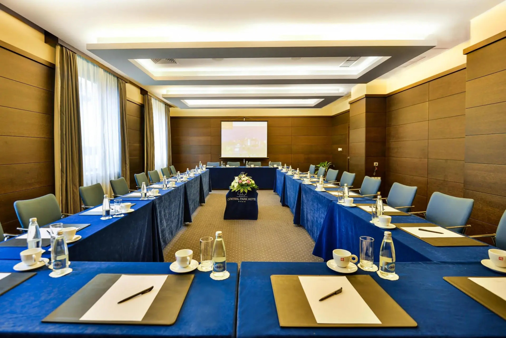 Rosslyn Central Park Hotel