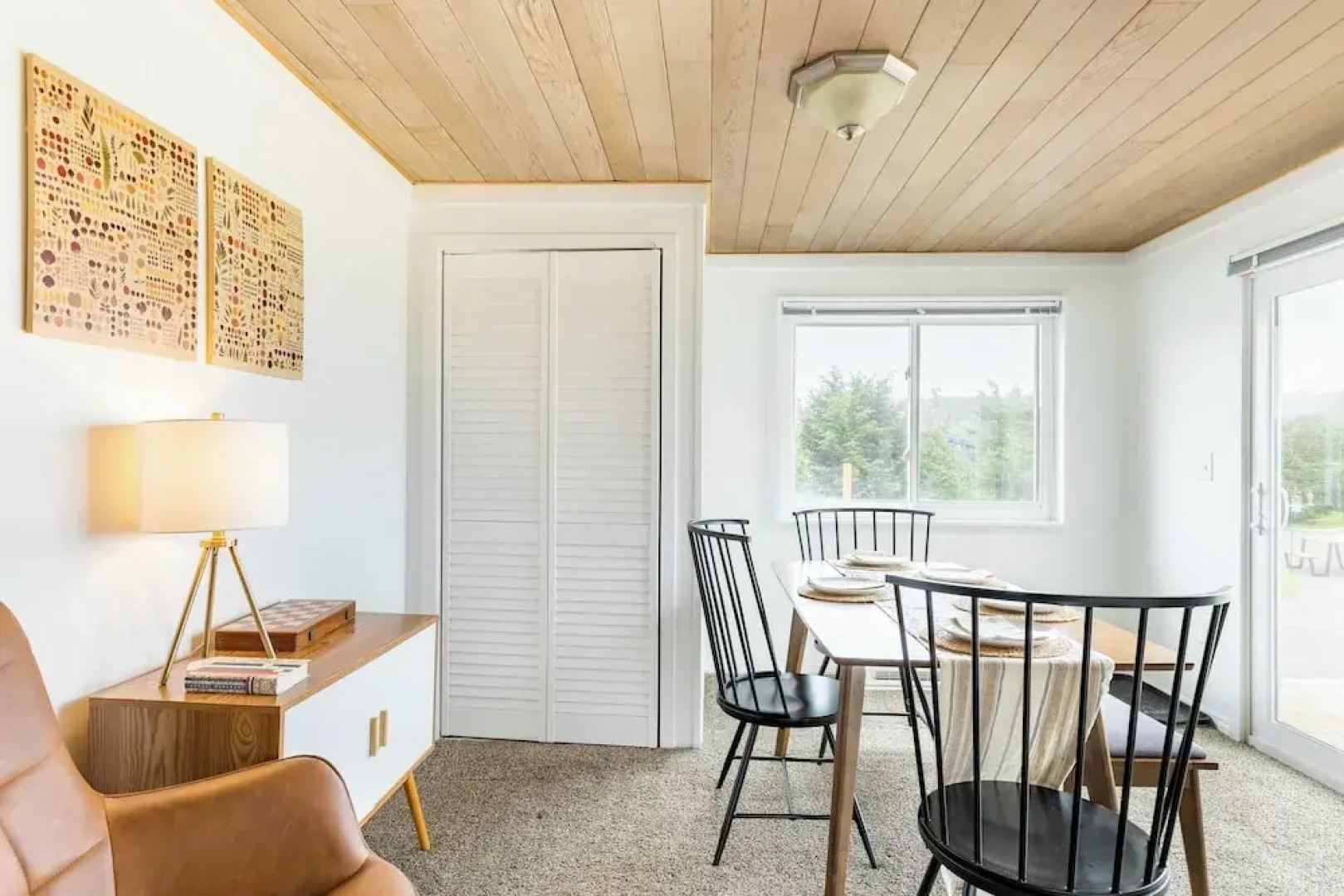 Swan Lake Cottage by Avantstay Views + Firepit