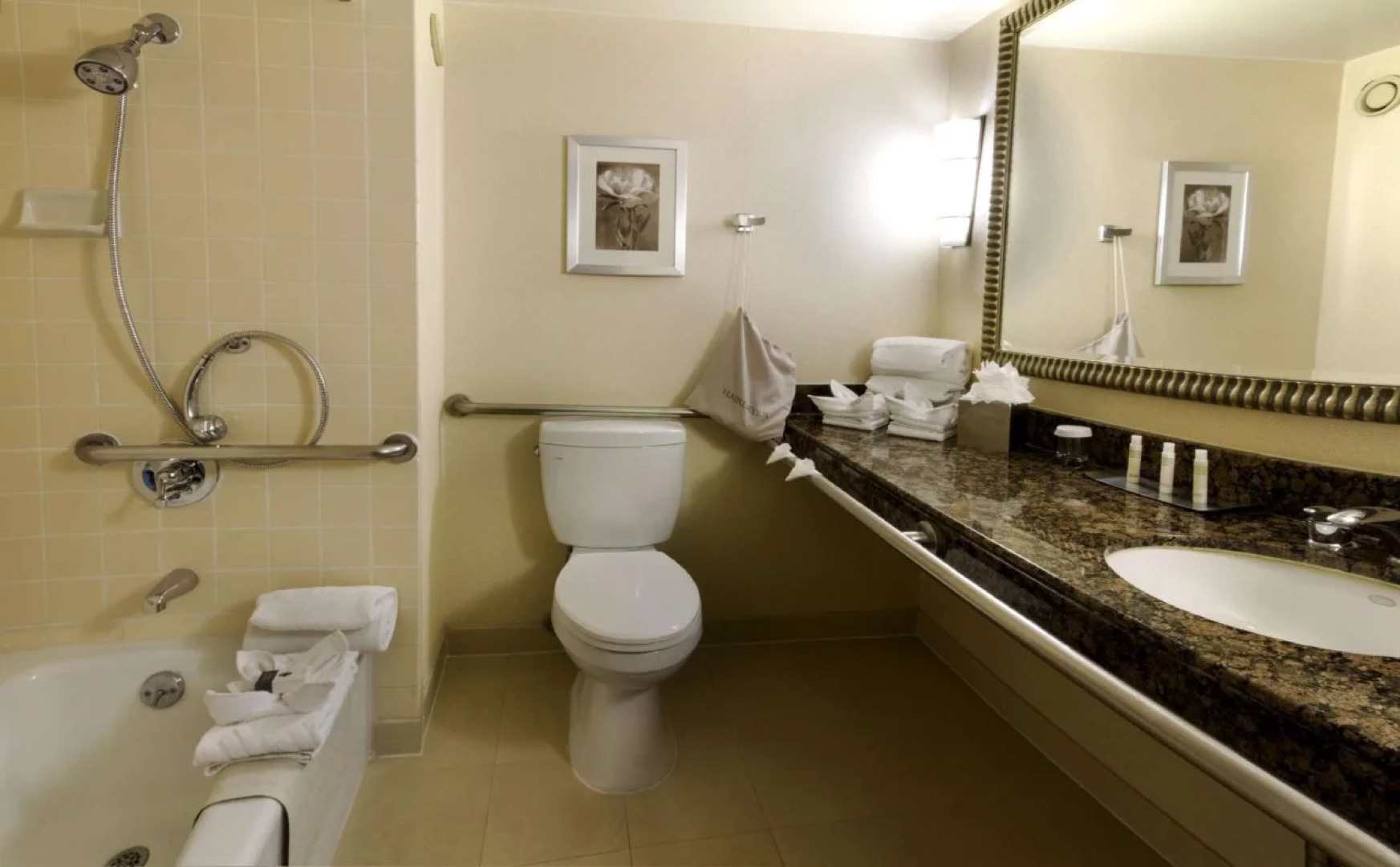 Lakeside Orange County Airport Hotel