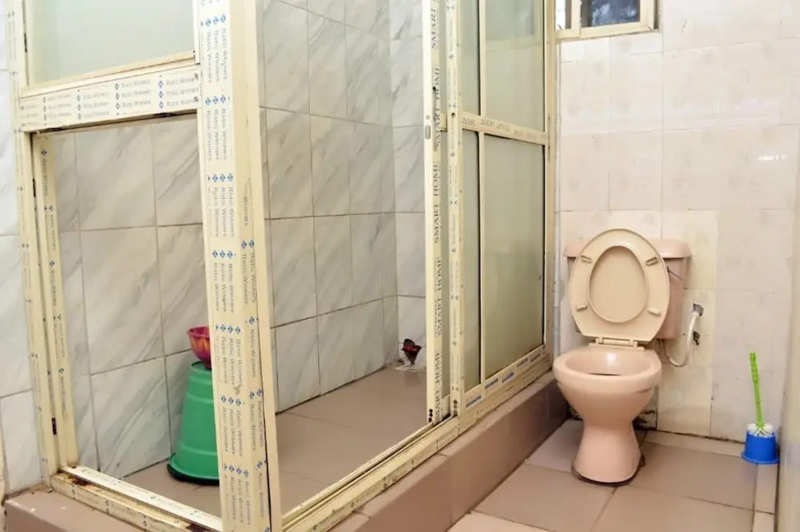 Queens Court Hotel