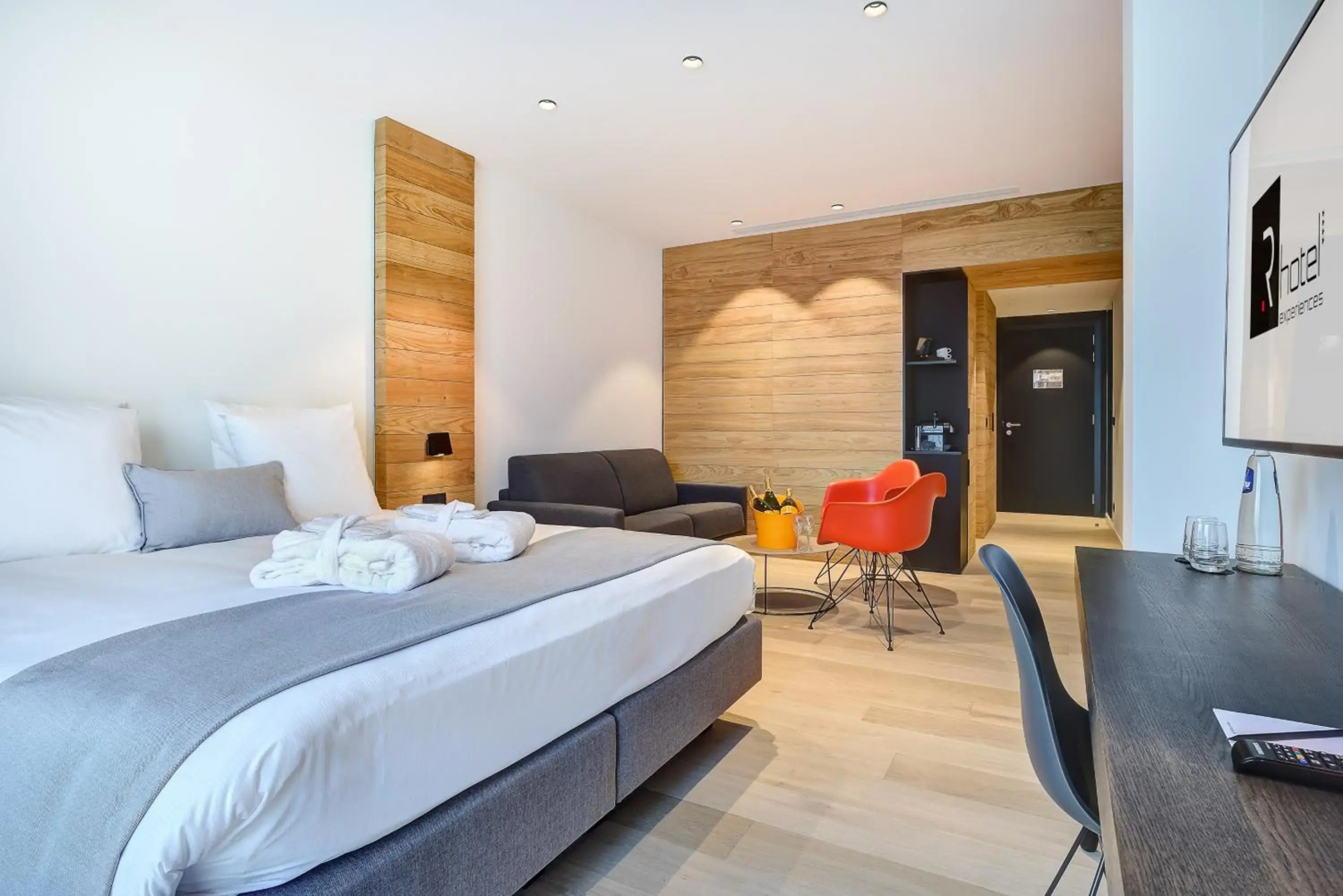 R hotel experiences