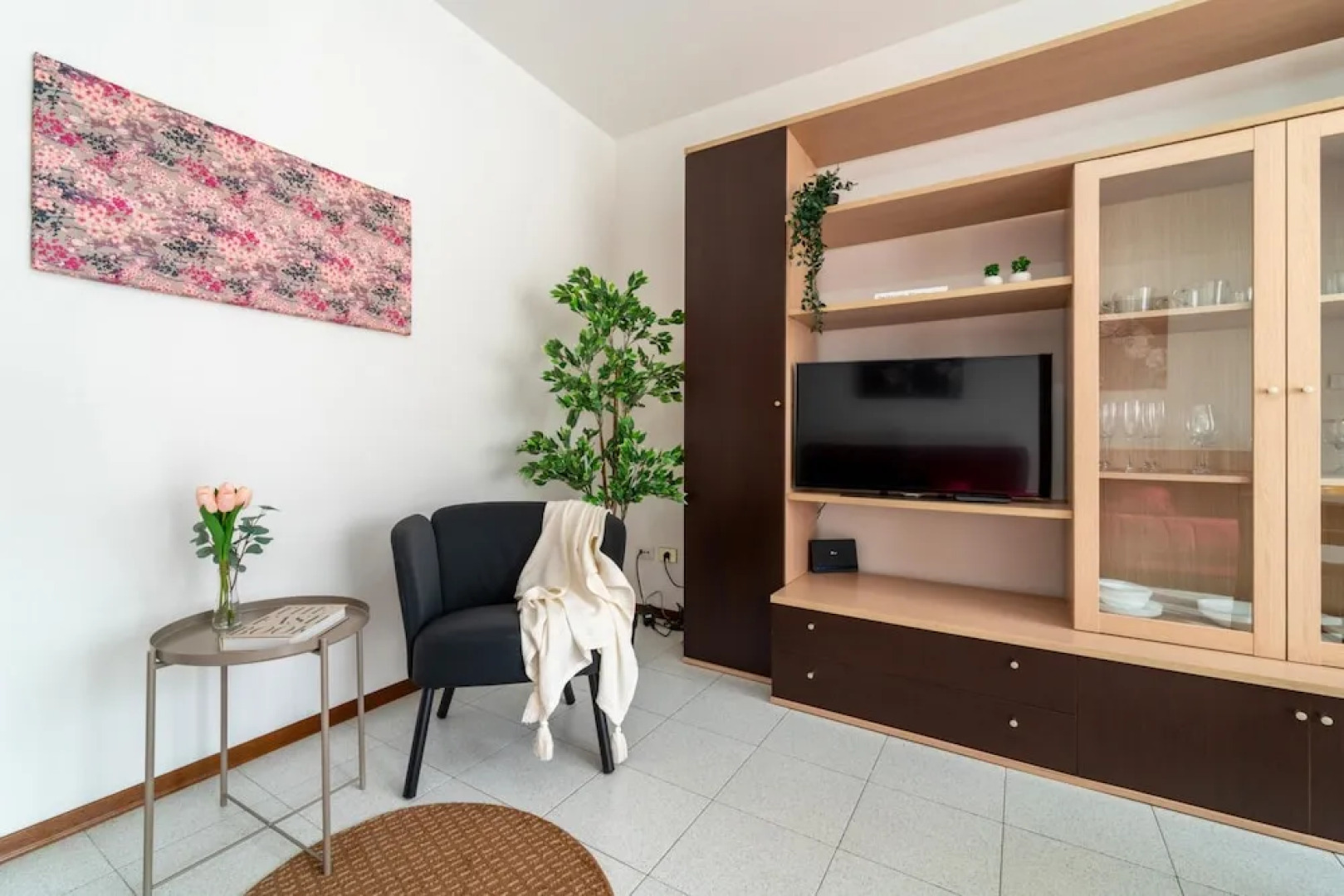 Scarlet Apartment With Garden by Wonderful Italy